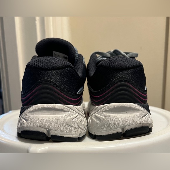 New Balance 840 Women’s Sneaker Size 7 - Picture 4 of 7